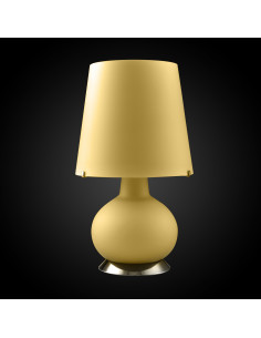 design ed eleganza con la lampada da comodino in cristallo e ottone